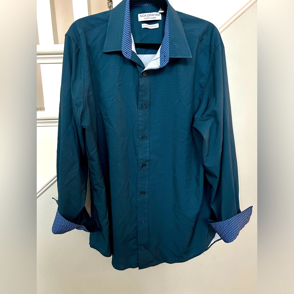 Beautiful men’s dress shirt w/collar + sleeve detail.